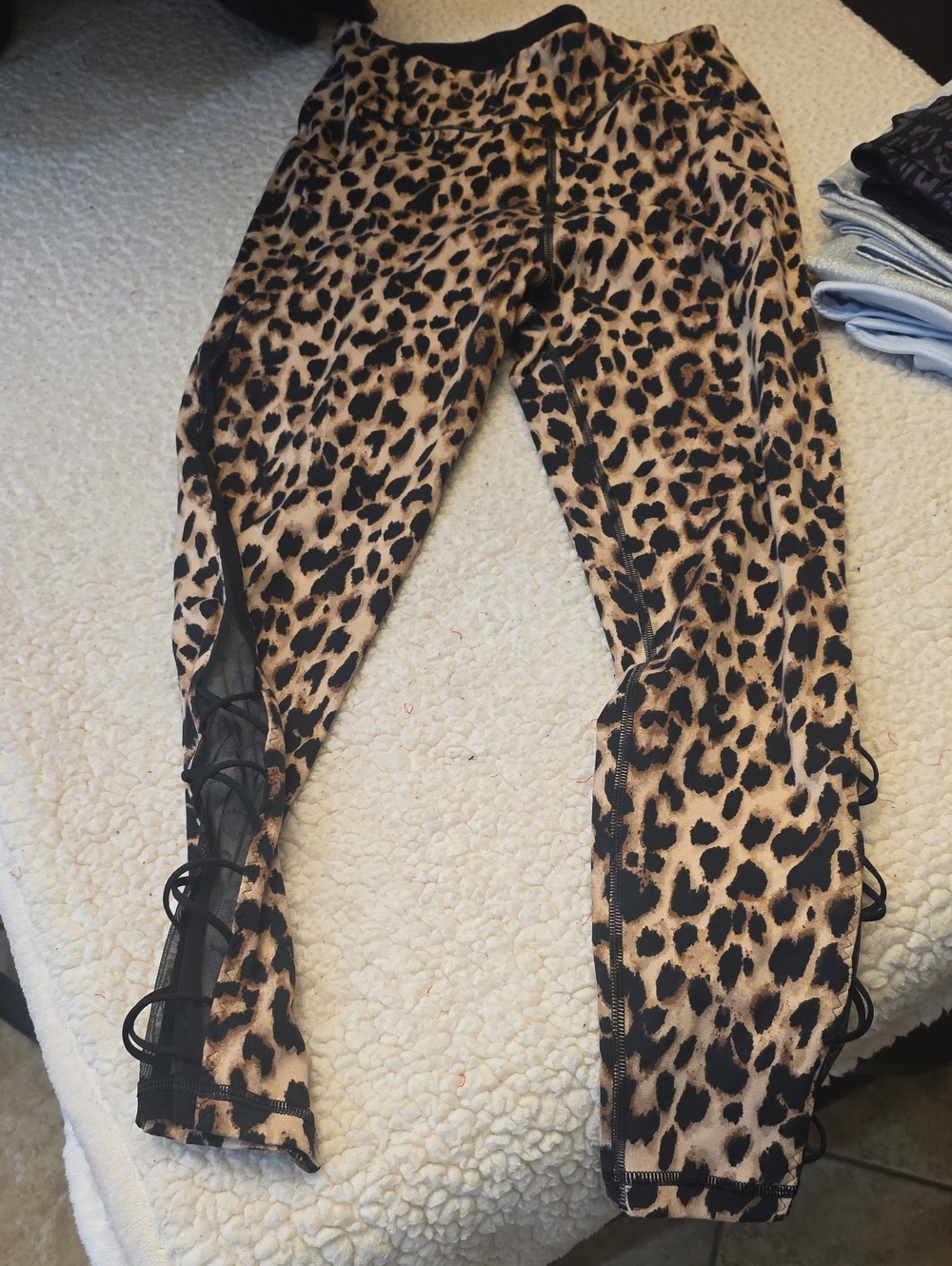 Leopard Print Lace-Up Detail Capri Leggings